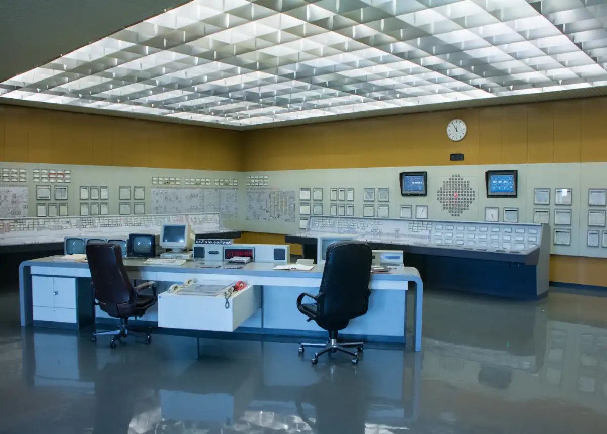 Sala de control con monitores